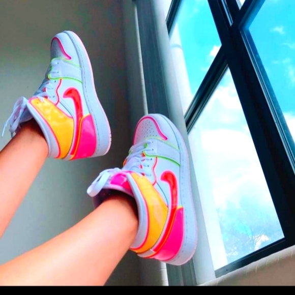 Jordan Shoes - JordanAir 1 Mid SE GS 'Edge Glow